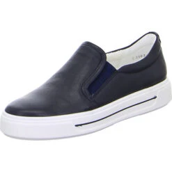 Ara Slipper Courtyard